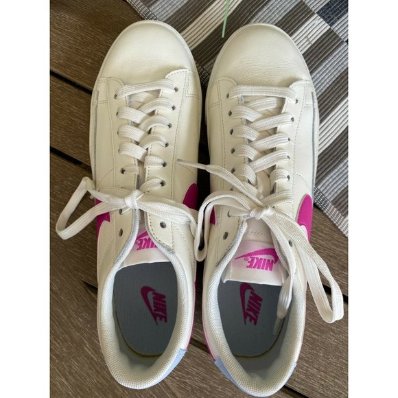 (Sold) Nike Blazer Low LE Sneakers White Pink NWOB - Picture 8 of 11